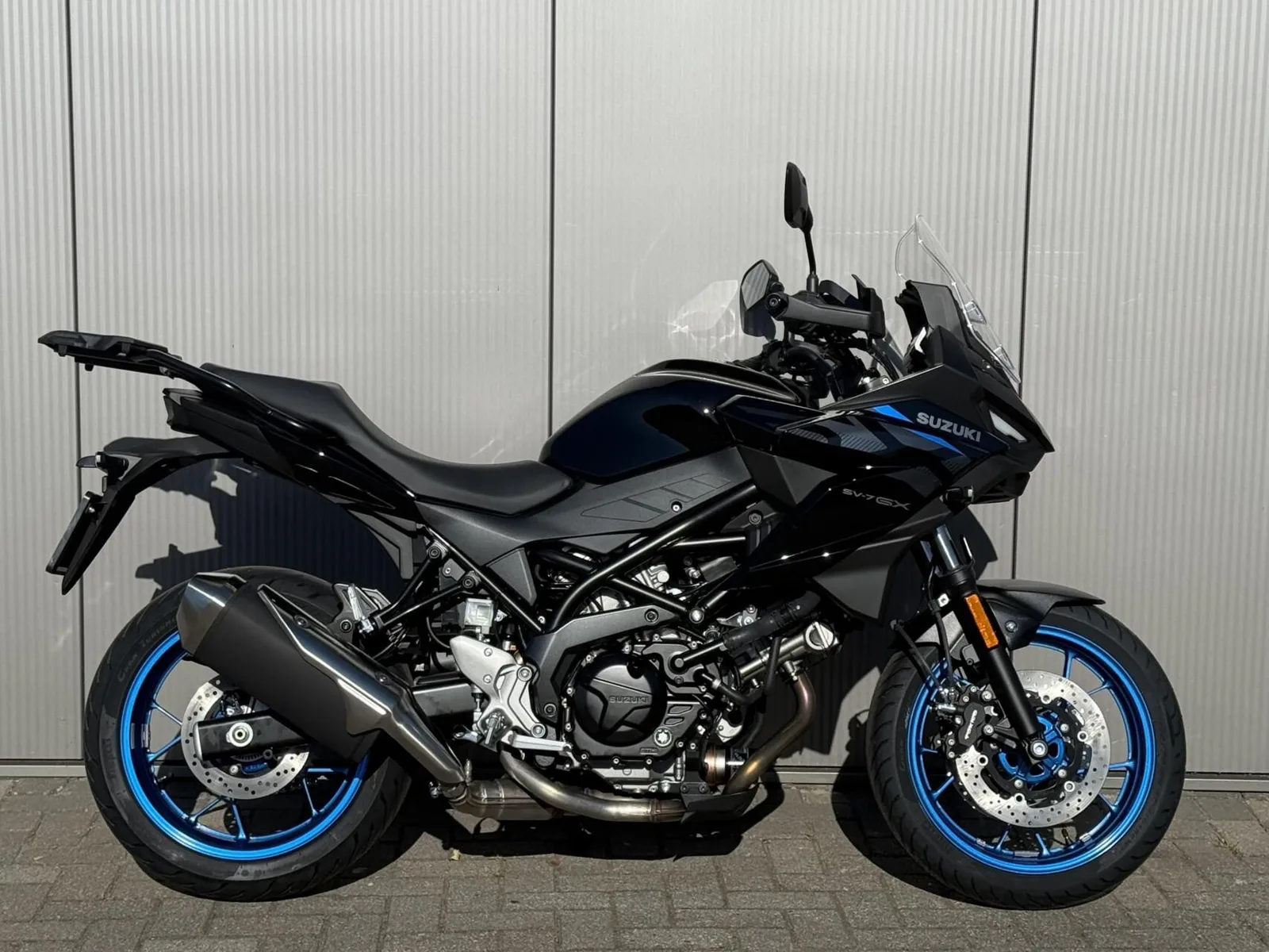 Suzuki SV-7GX (2026) — foto 1