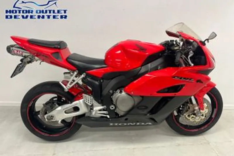 Honda CBR 1000 RR Fireblade (2004)