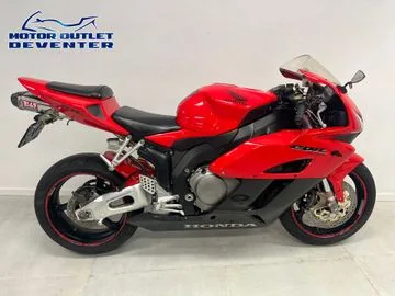 Honda CBR 1000 RR Fireblade (2004) — foto 1
