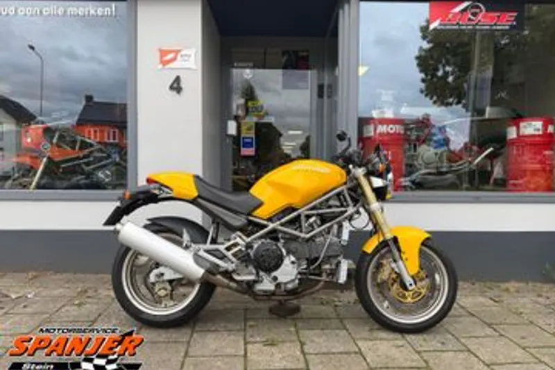 Ducati M900 Monster (1999)