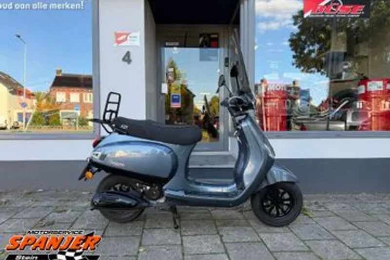 Vespa GTS (2020)