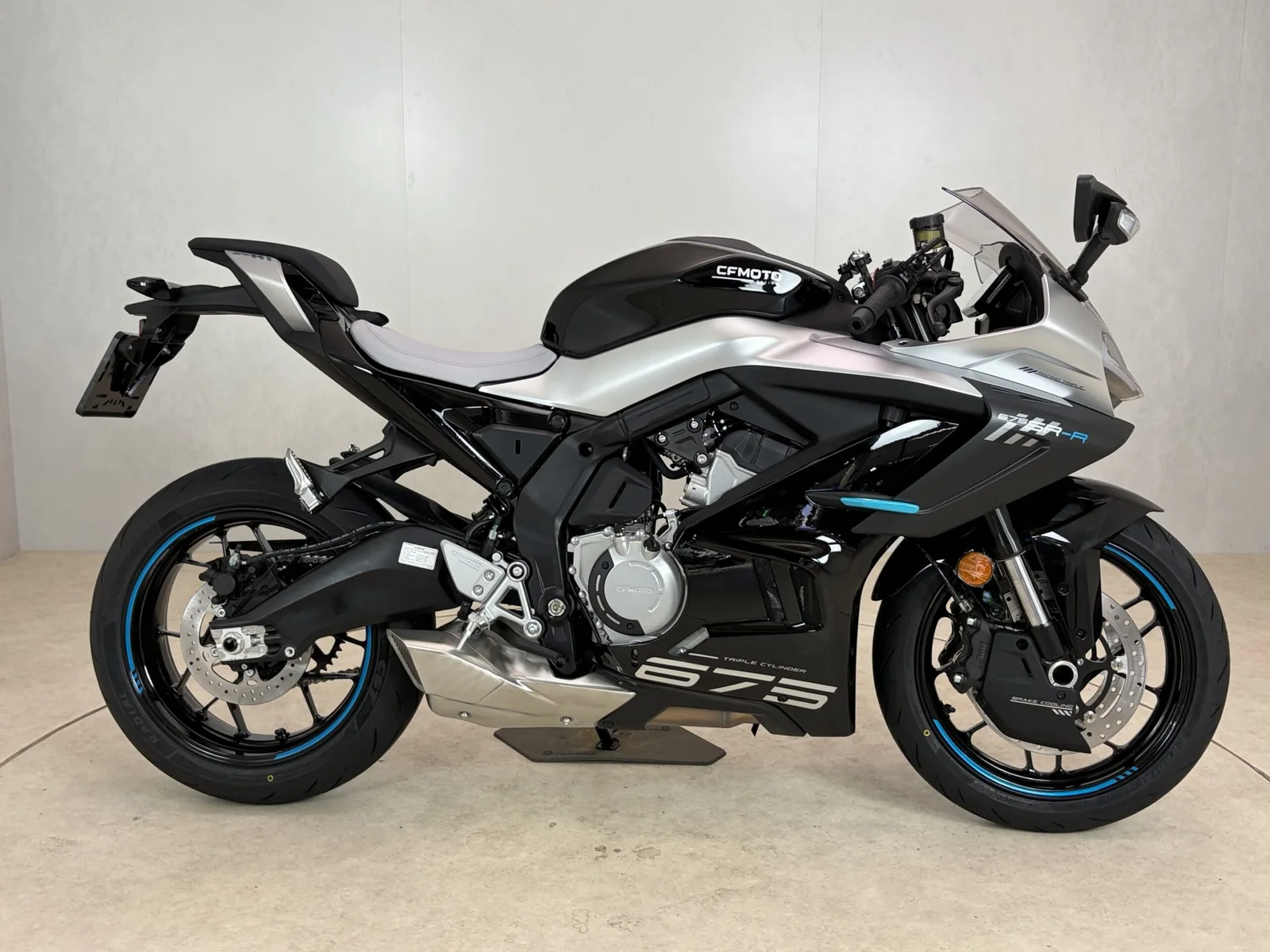 CFMoto 675SR-R (2026) — foto 1