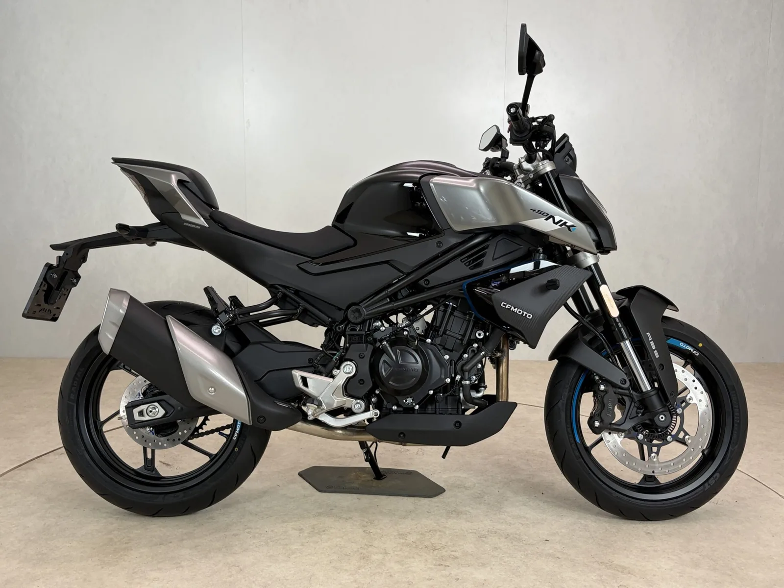 CFMoto 450NK (2026) — foto 1