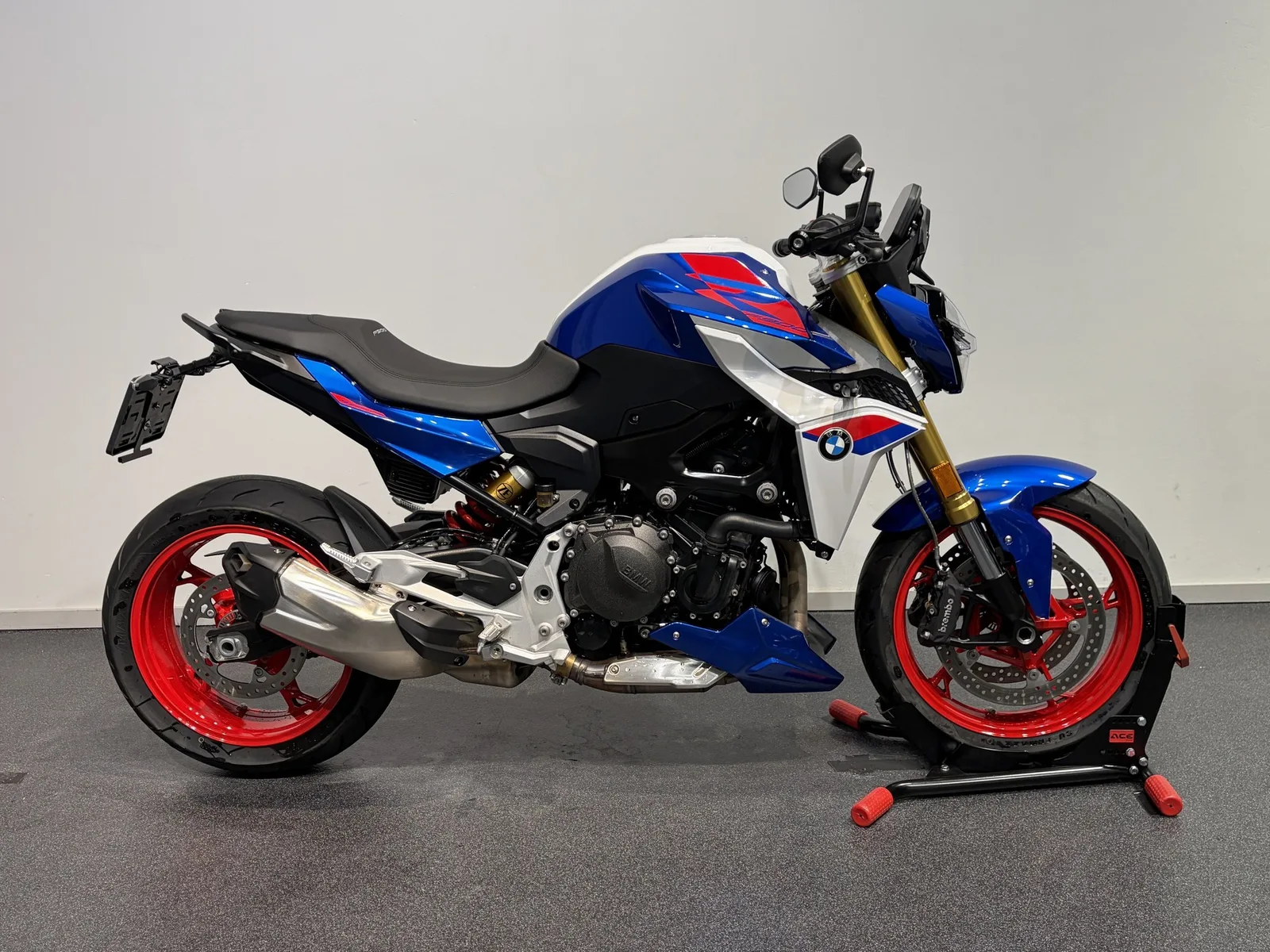 BMW F 900 R (2025) — foto 1