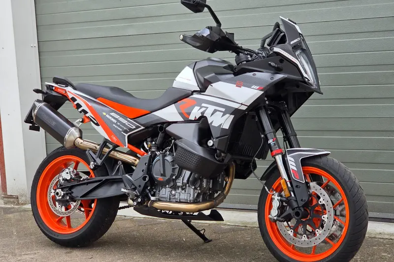 KTM 890 SMT (2024)
