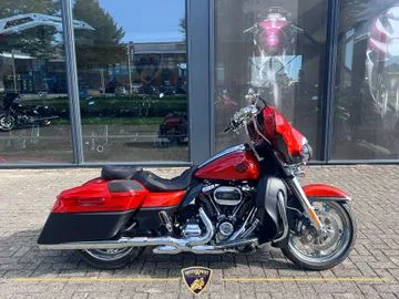 Harley-Davidson Street Glide (2018) — foto 1