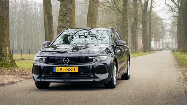 Opel Astra (2024) — foto 1