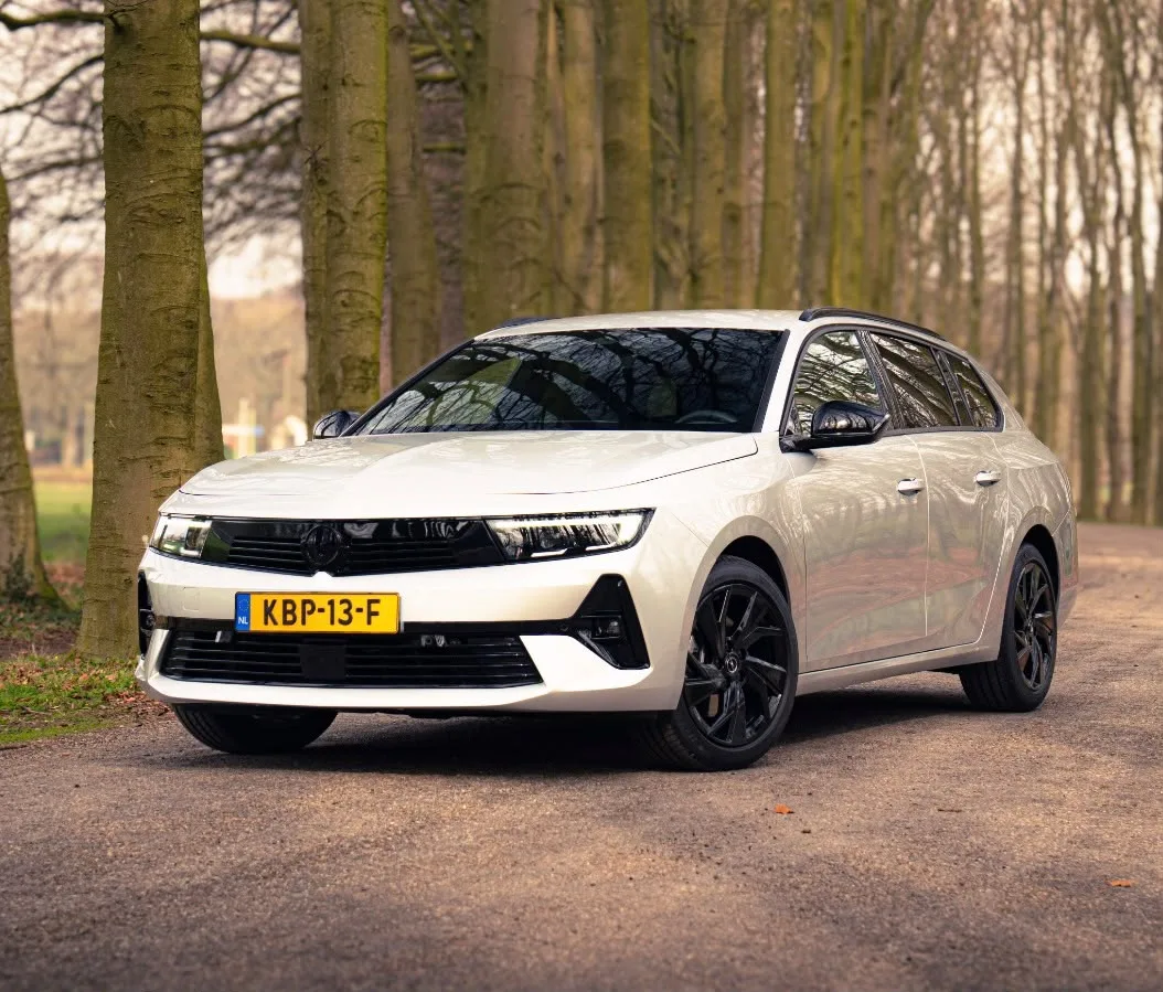 Opel Astra (2024) — foto 1
