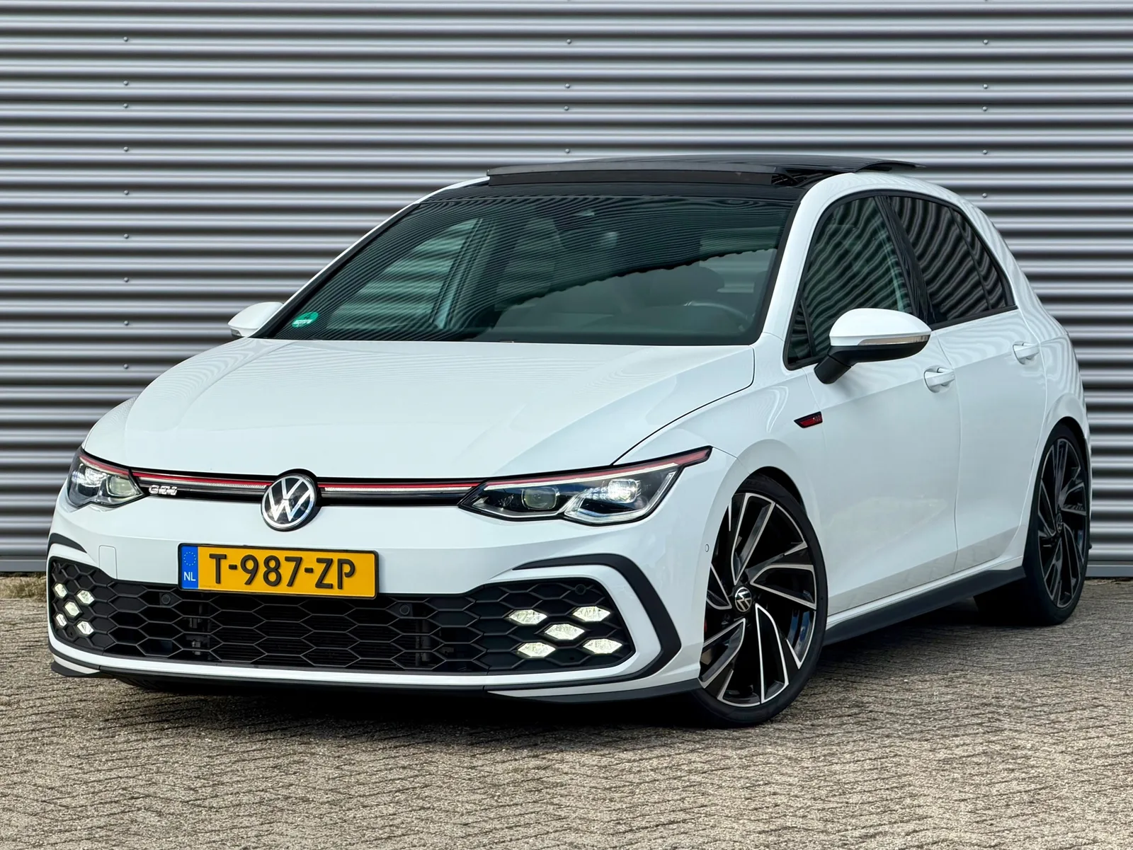 Volkswagen Golf (2020) — foto 1