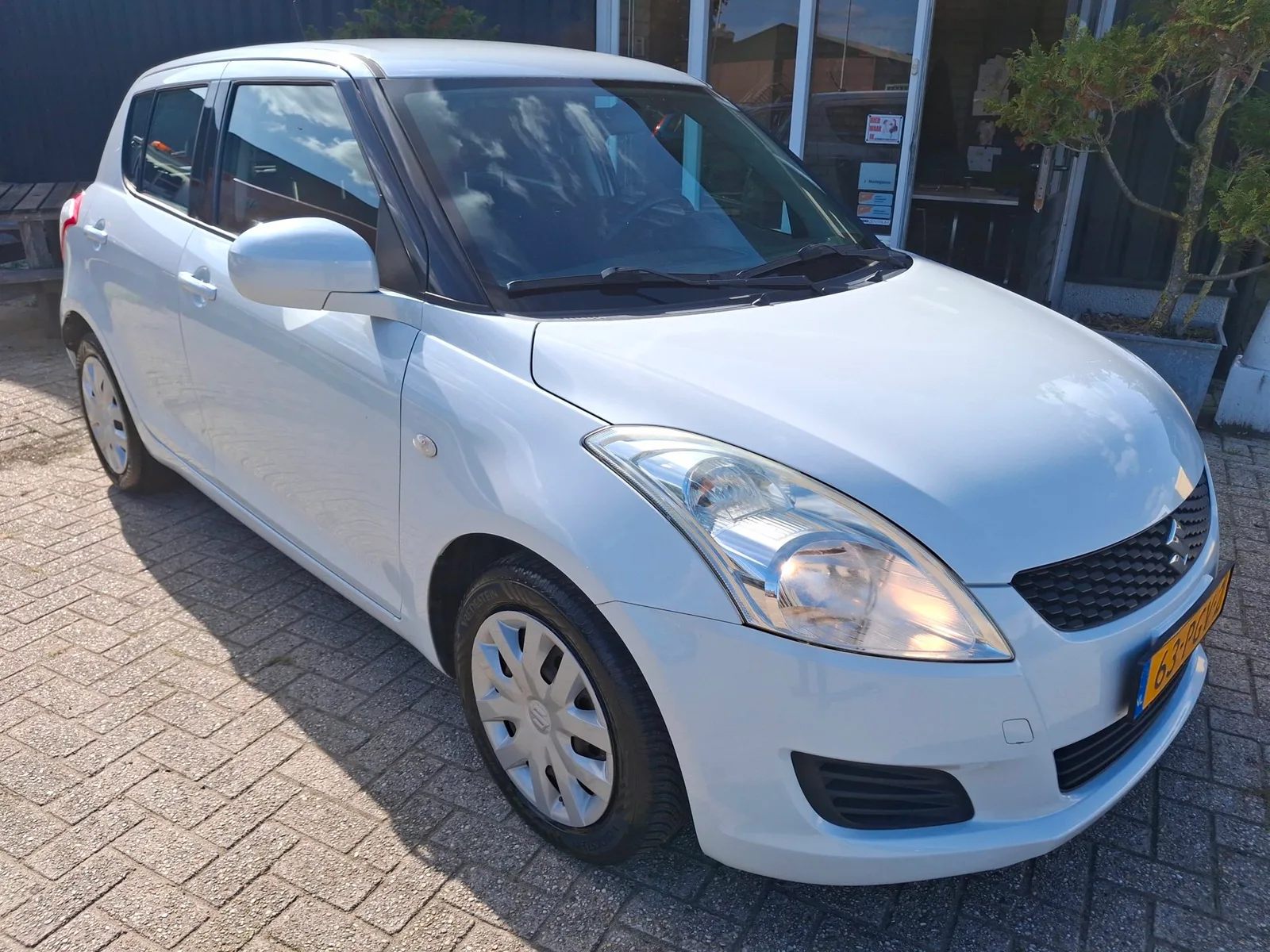 Suzuki Swift (2011) — foto 1
