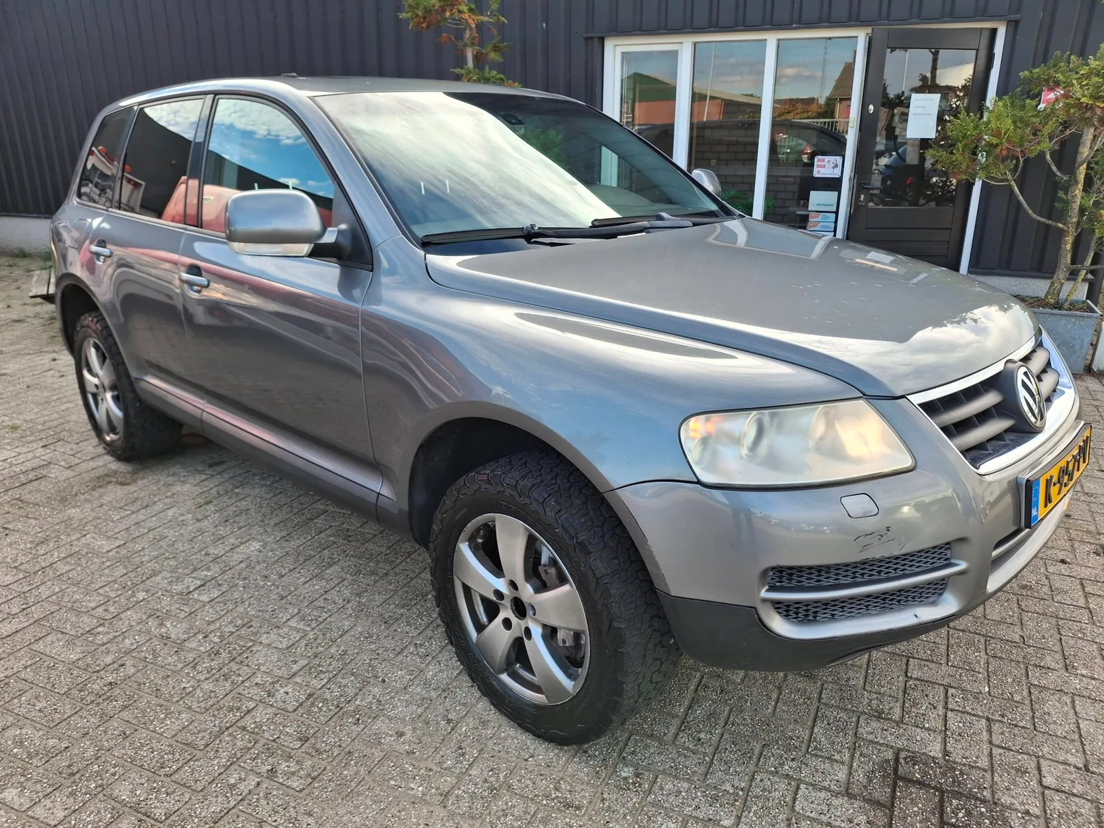 Volkswagen Touareg (2003) — foto 1