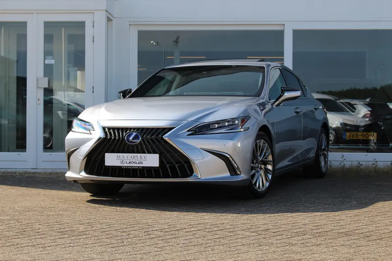 Lexus ES (2022)