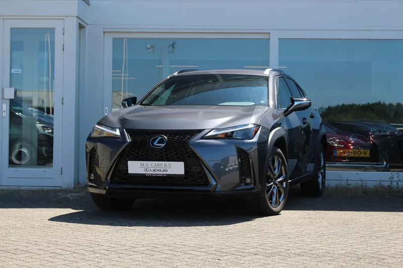 Lexus UX (2024)