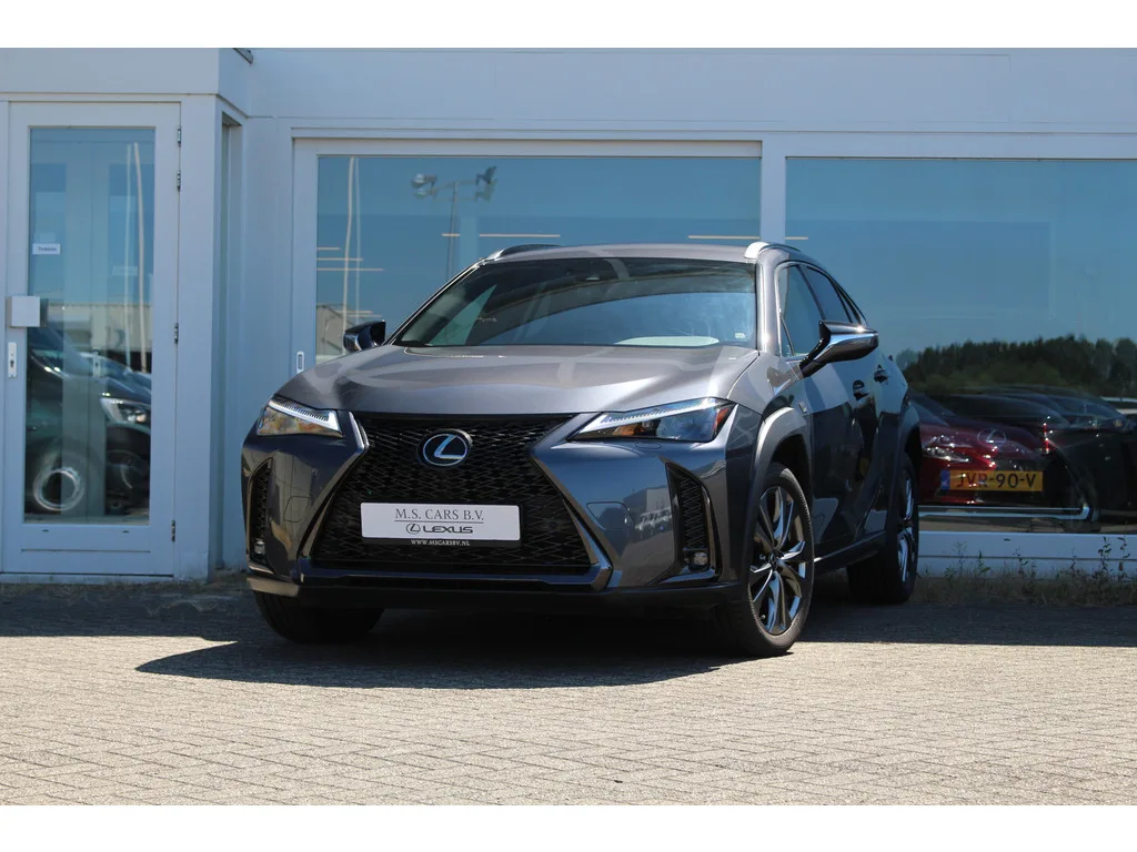 Lexus UX (2024) — foto 1