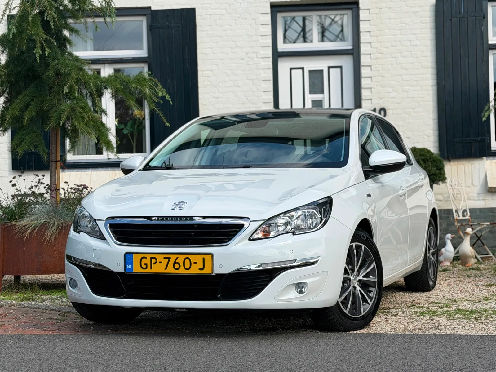Peugeot 308 (2015) — foto 1