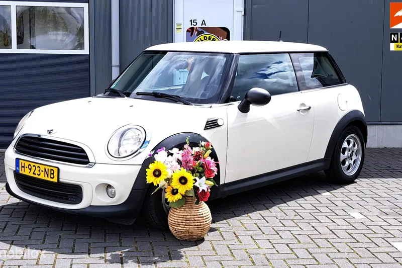 MINI One (2013)