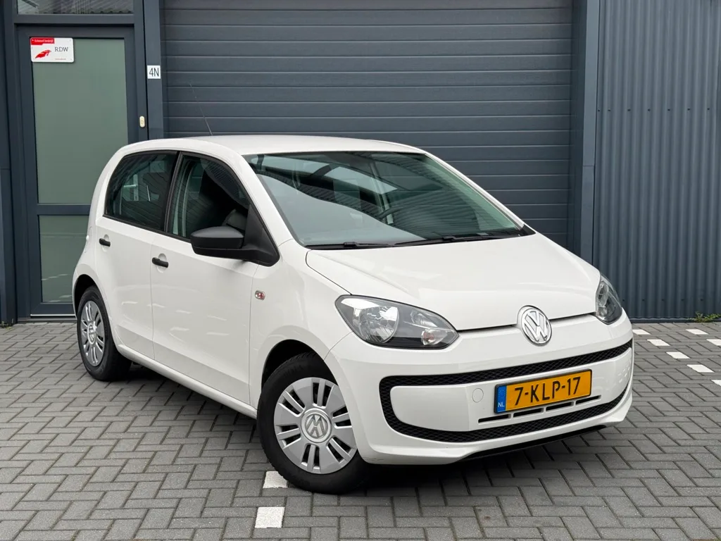 Volkswagen Up! (2013) — foto 1