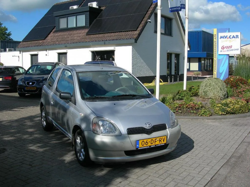 Toyota Yaris (1999) — foto 1