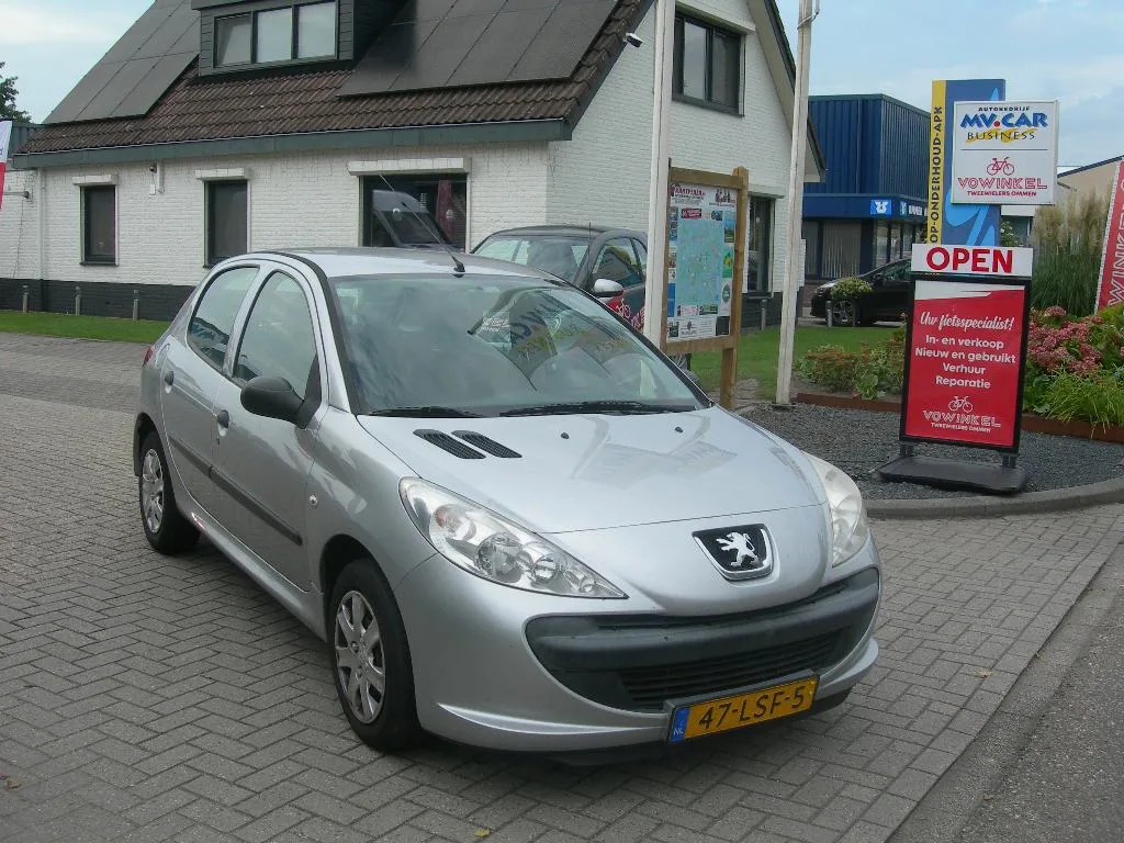 Peugeot 206+ (2010) — foto 1