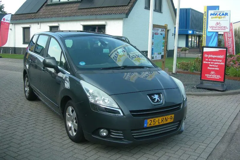 Peugeot 5008 (2010)