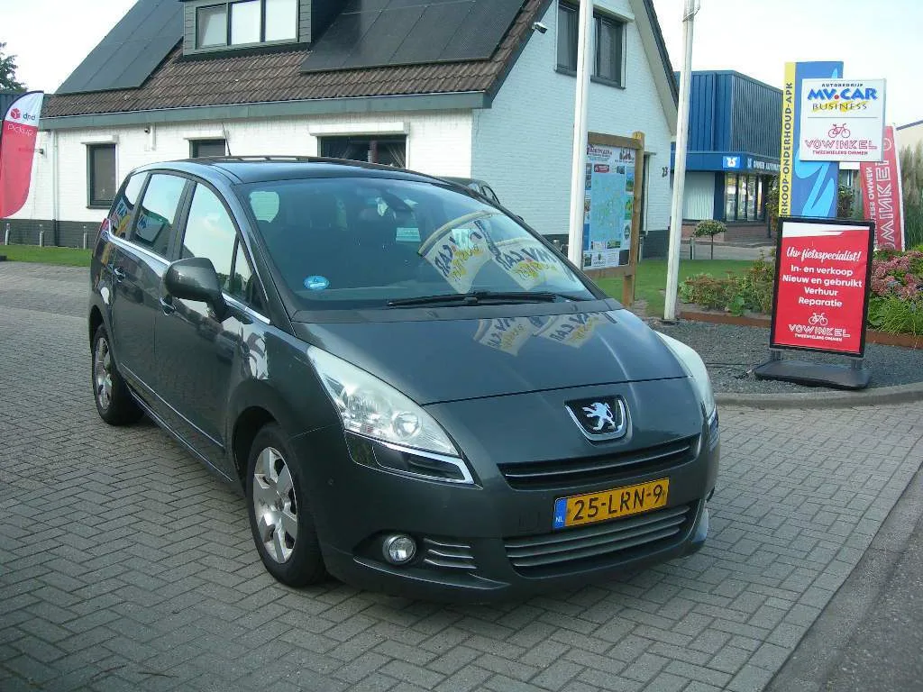 Peugeot 5008 (2010) — foto 1