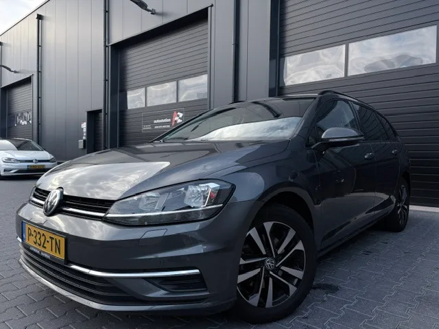 Volkswagen Golf (2020) — foto 1