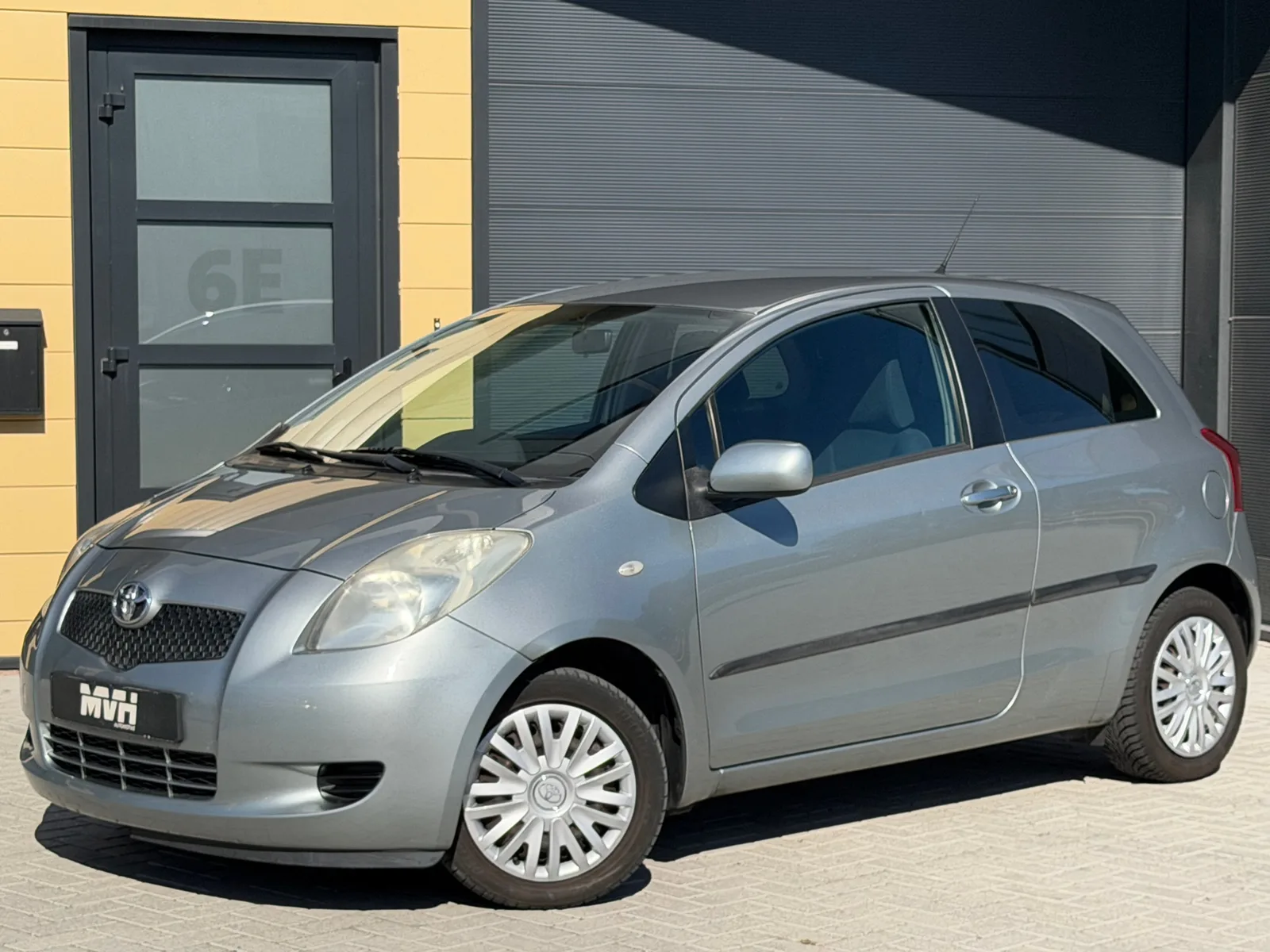 Toyota Yaris (2006) — foto 1