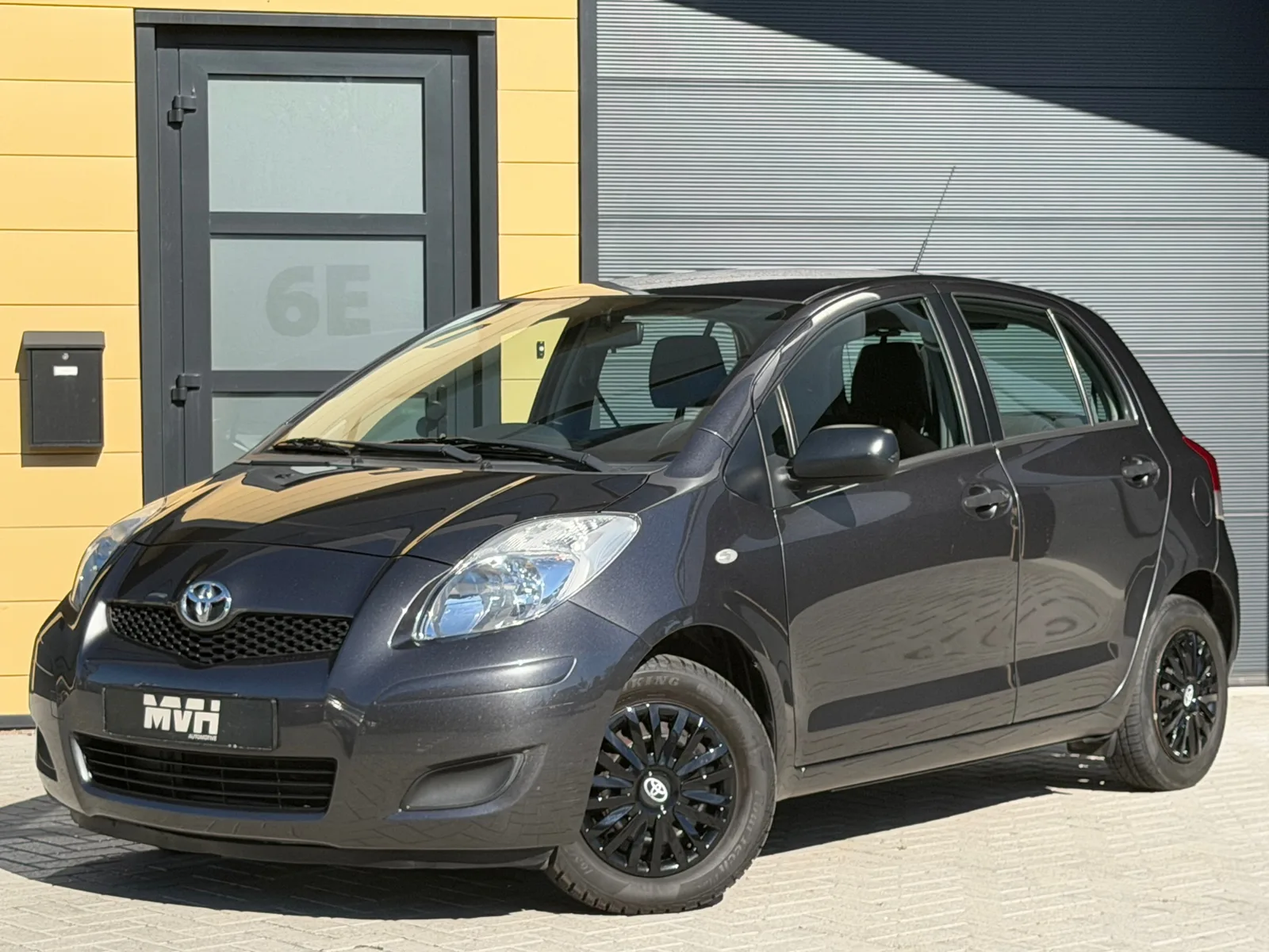 Toyota Yaris (2009) — foto 1