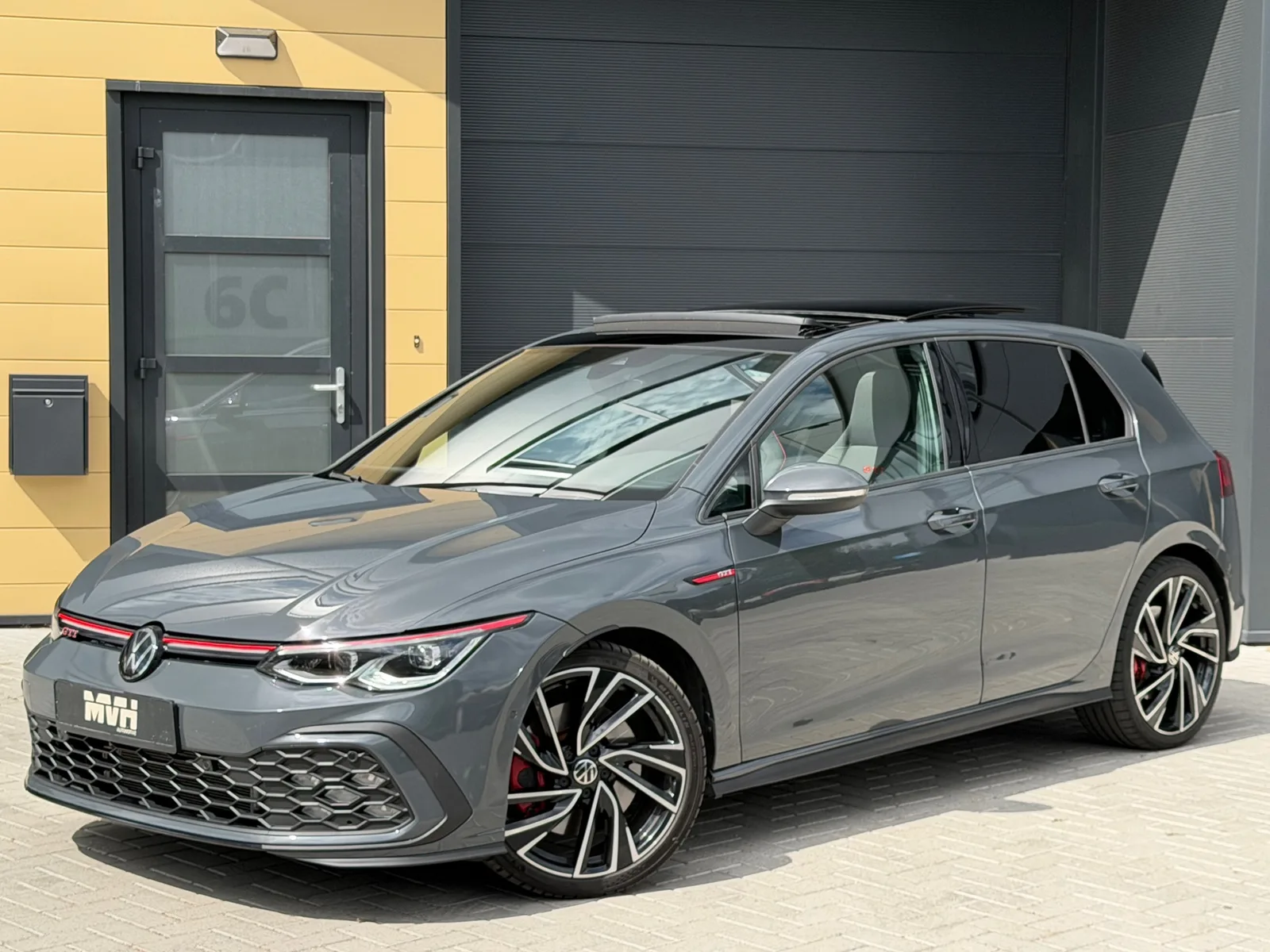 Volkswagen Golf (2023) — foto 1