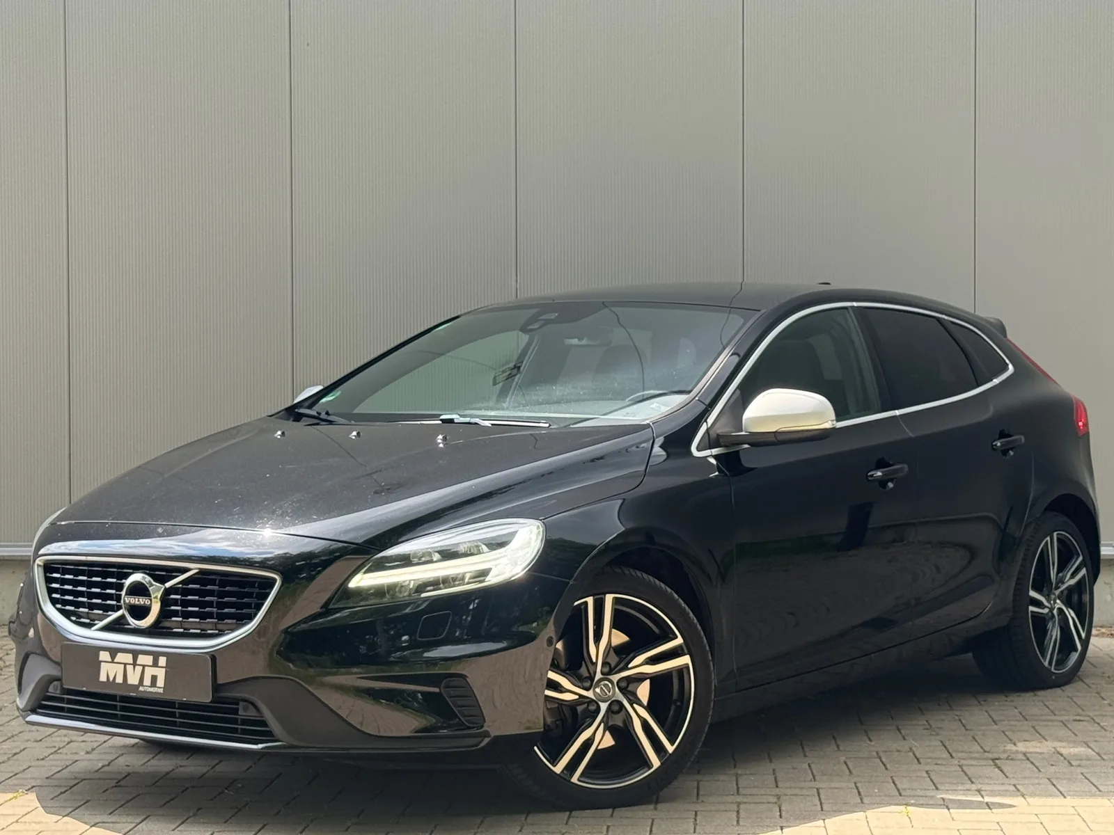 Volvo V40 (2019) — foto 1