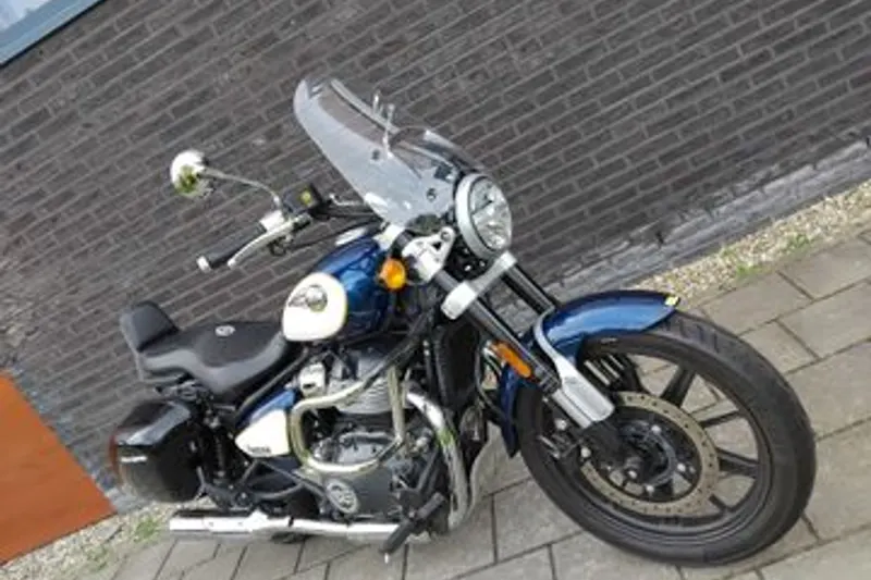 Royal Enfield Super Meteor 650 (2024)