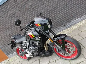 Suzuki GSX-8TT (2026) — foto 1