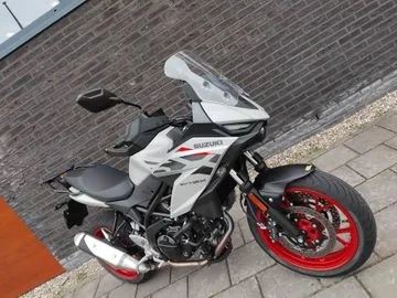 Suzuki SV-7GX (2026) — foto 1