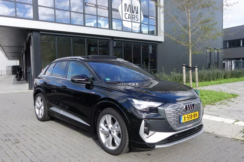 Audi Q4 e-tron (2023)