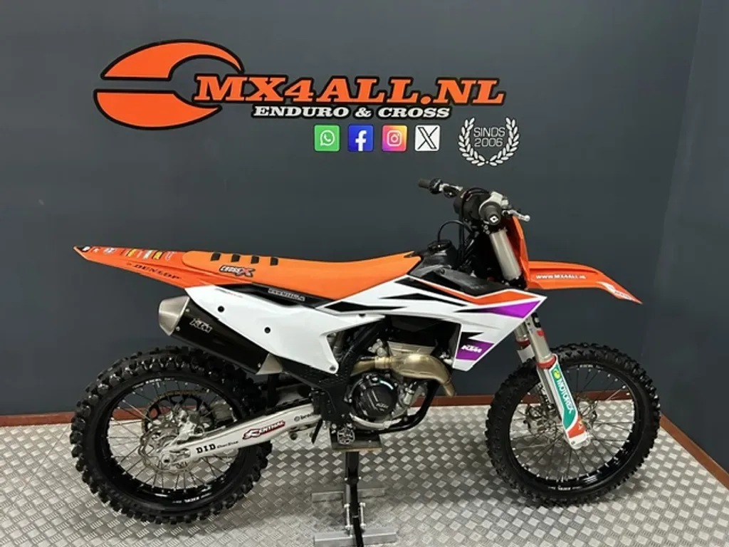 KTM 250 SX-F (2024) — foto 1