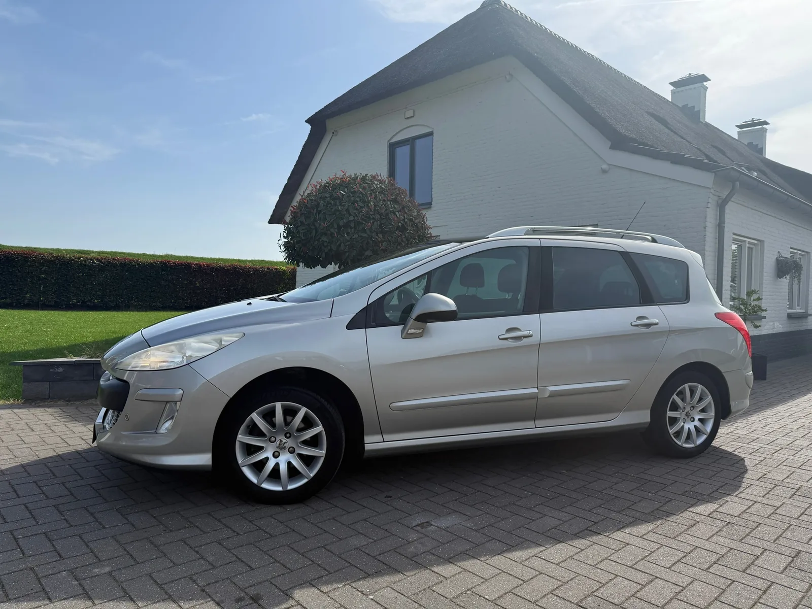 Peugeot 308 (2008) — foto 1