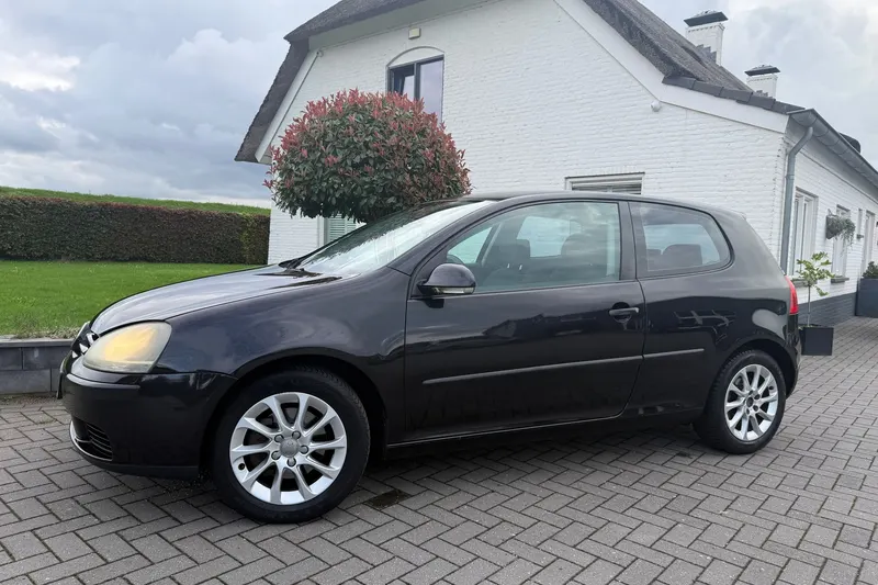 Volkswagen Golf (2003)