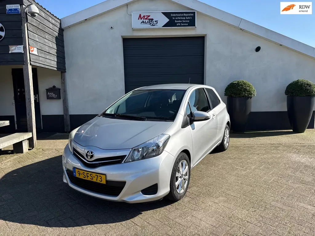Toyota Yaris (2013) — foto 1