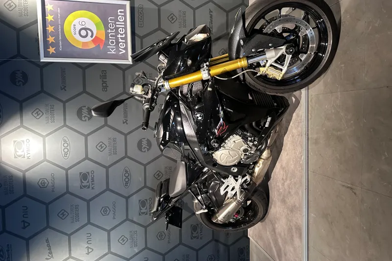 BMW S 1.000cc naked bike (2015)