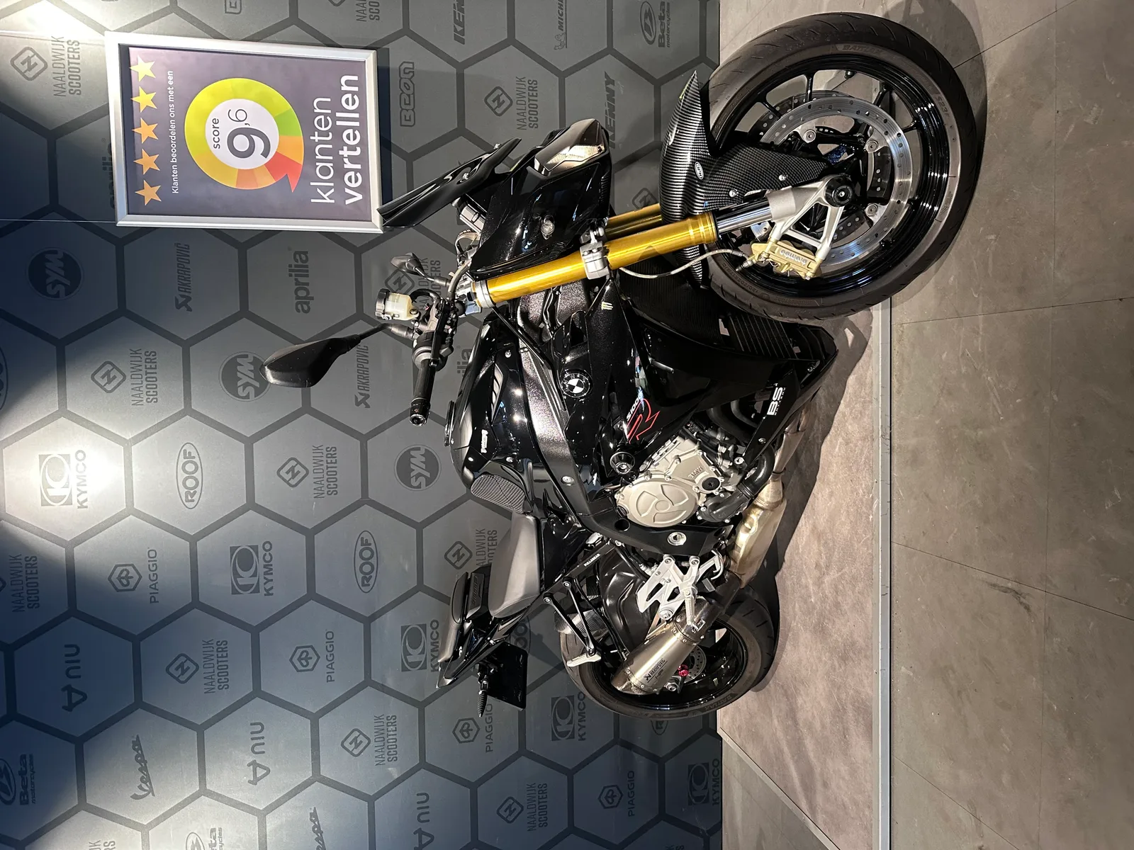 BMW S 1.000cc naked bike (2015) — foto 1