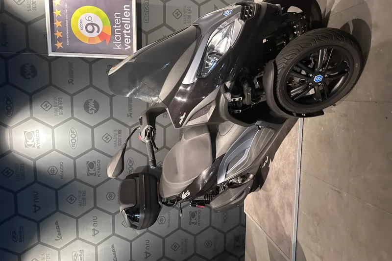 Piaggio MP3 300cc motorscooter (2021)