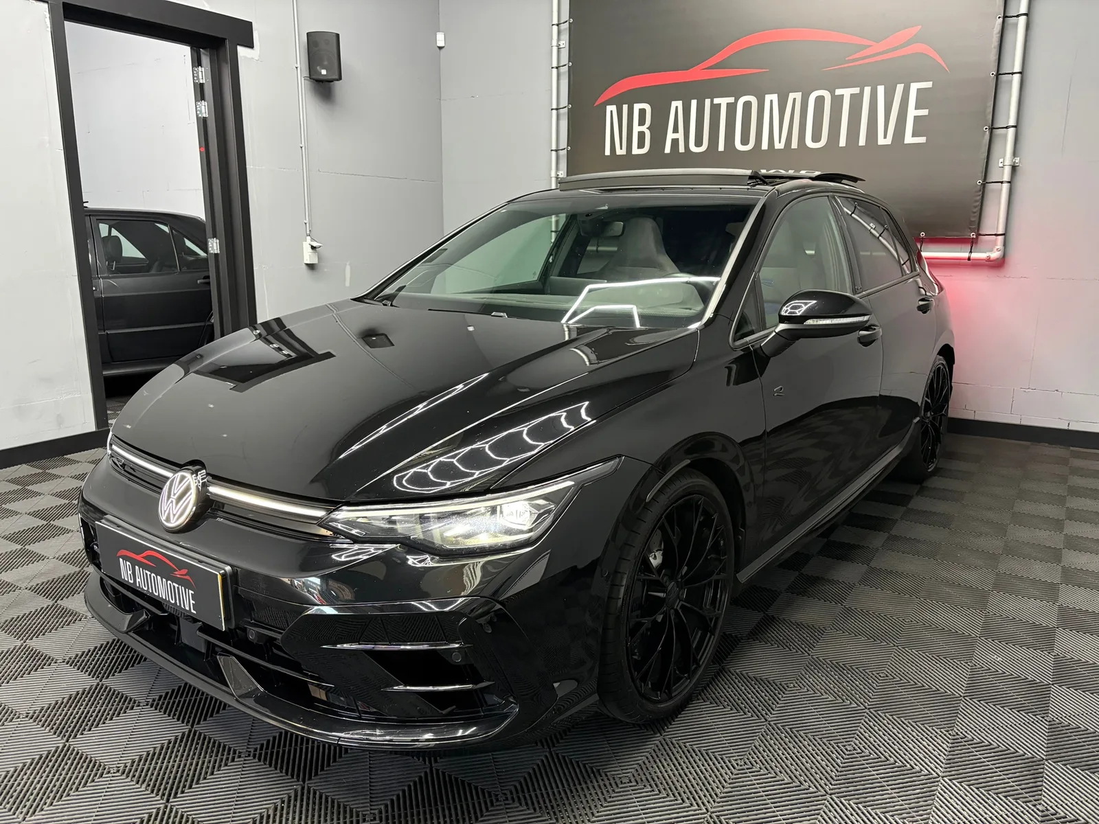 Volkswagen Golf (2024) — foto 1
