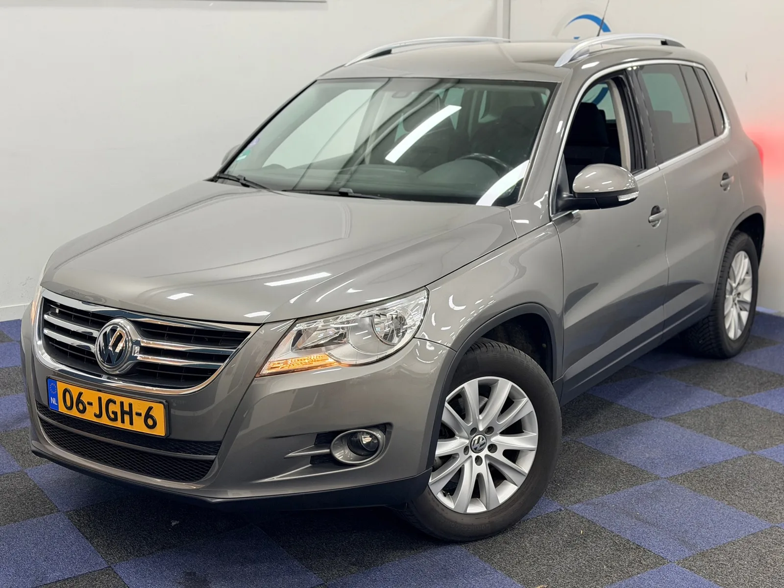 Volkswagen Tiguan (2009) — foto 1