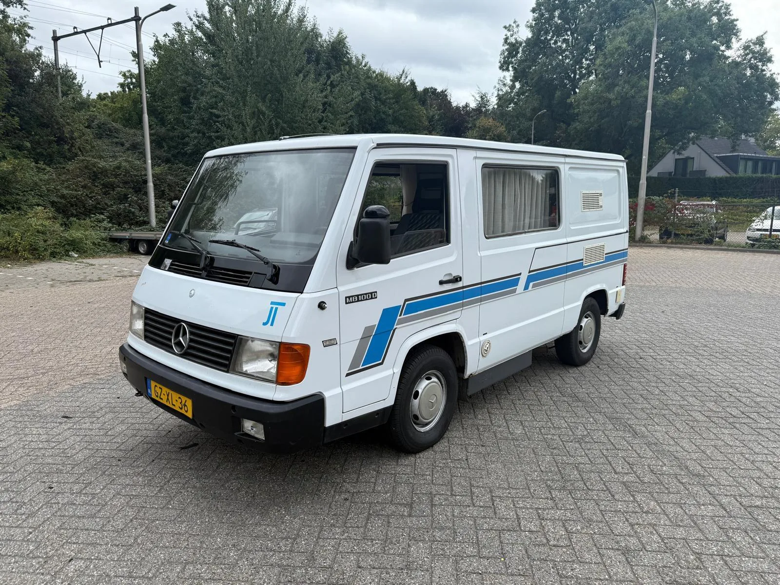 Mercedes-Benz MB 100 (1992) — foto 1