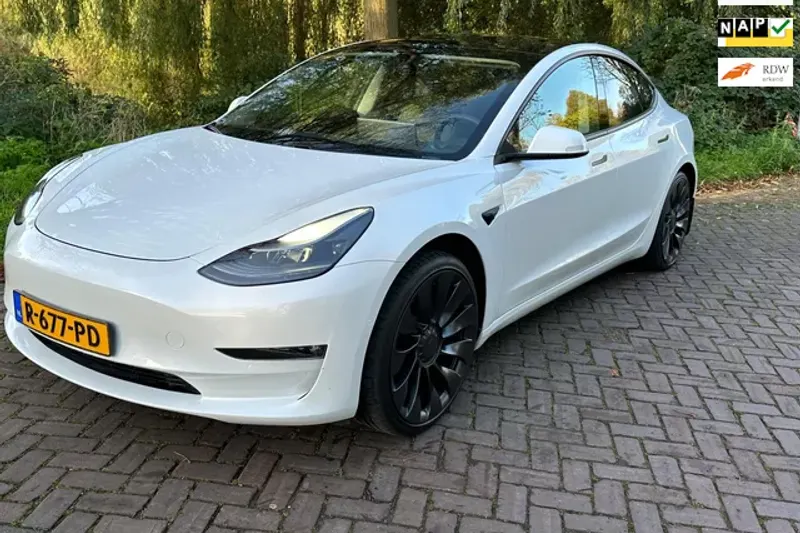 Tesla Model 3 (2021)