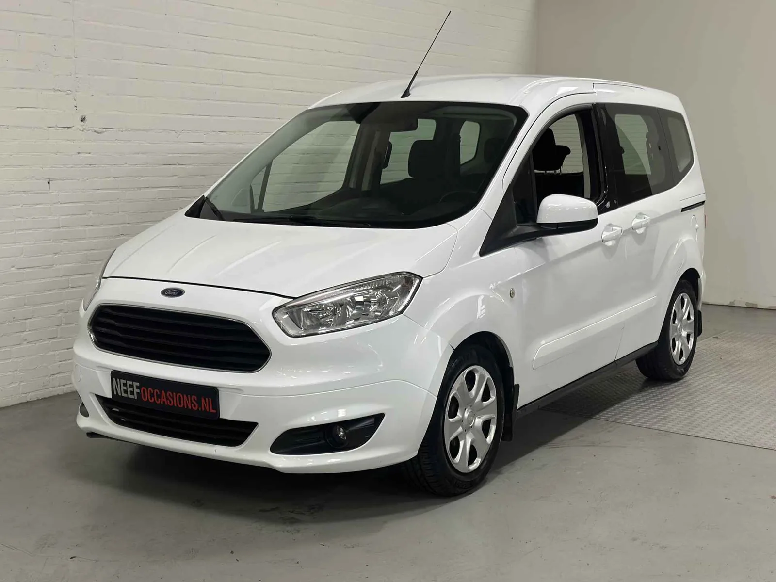 Ford Tourneo Courier (2016) — foto 1