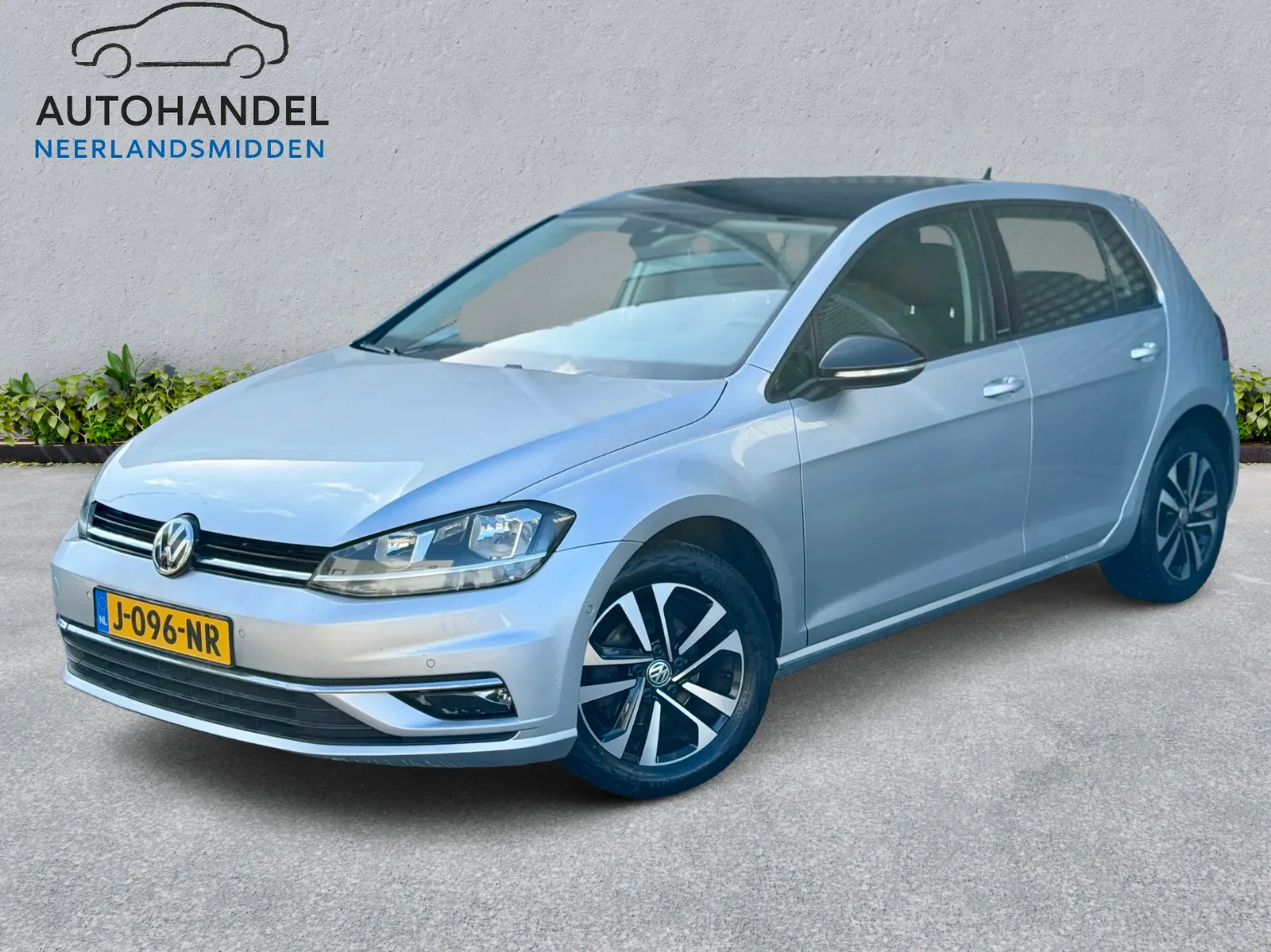 Volkswagen Golf (2020) — foto 1