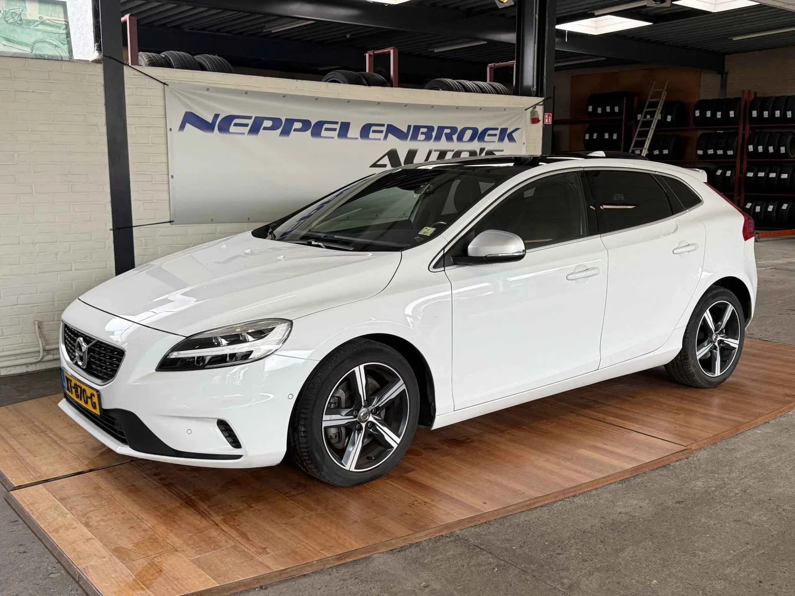 Volvo V40 (2019) — foto 1