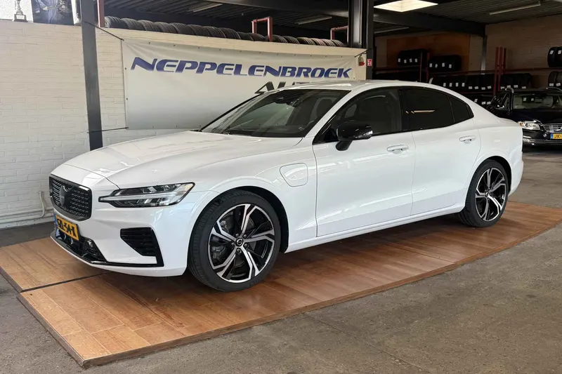 Volvo S60 (2025)