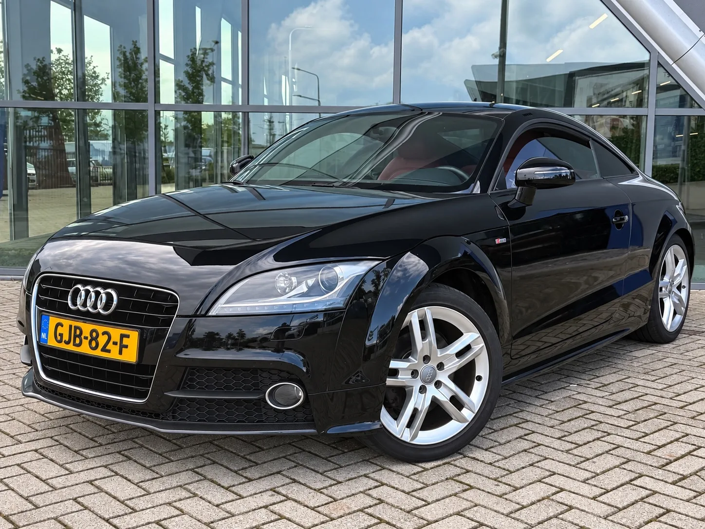 Audi TT (2011) — foto 1